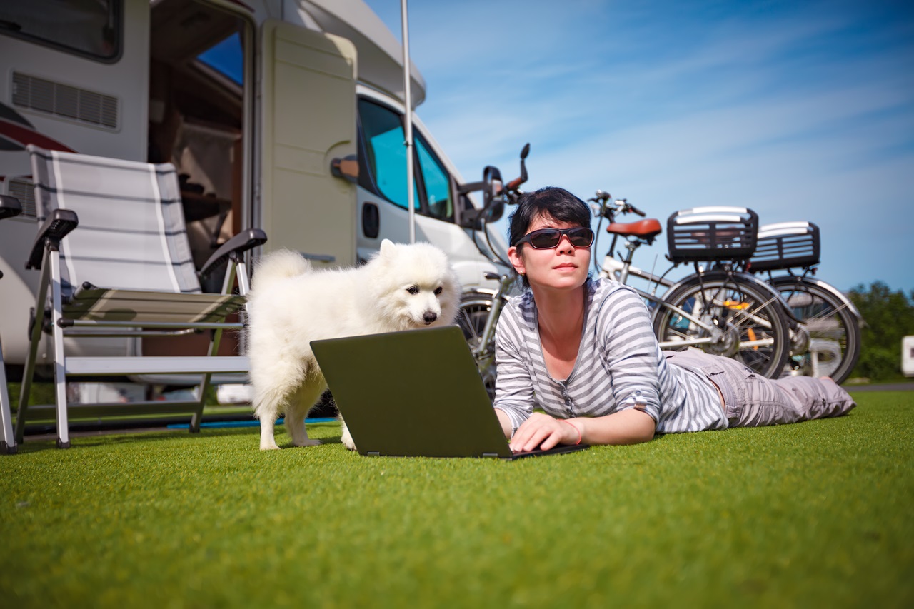 Pet-friendly RV living in Halfmoon Bay: rules, walks, and stress-free routines